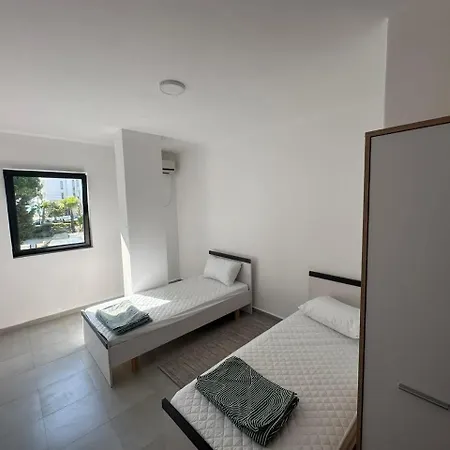 Apartmán Seaside 2-br Flat With Terrace