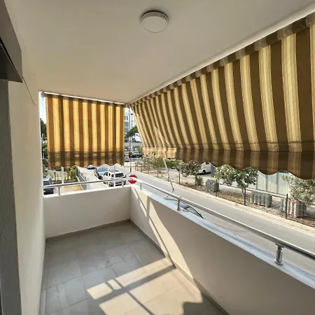 Seaside 2-br Flat With Terrace Apartmán