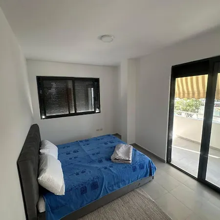 Apartmán Seaside 2-br Flat With Terrace *