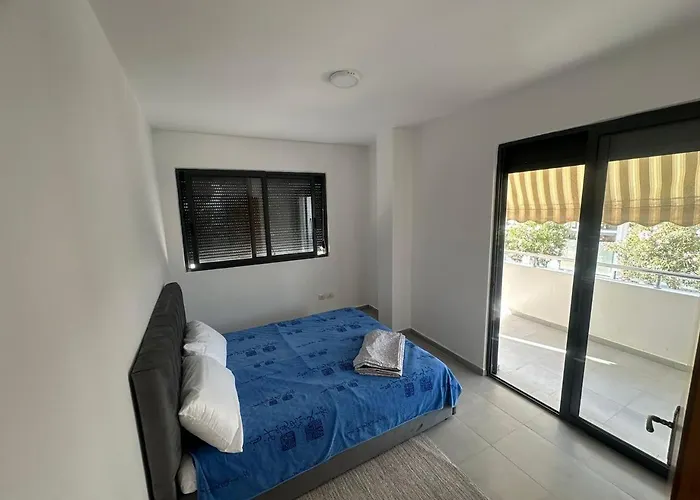 Apartmán Seaside 2-br Flat With Terrace *